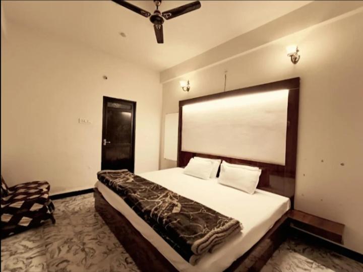 Hotel Malhotra Palace Ujjain Exterior foto